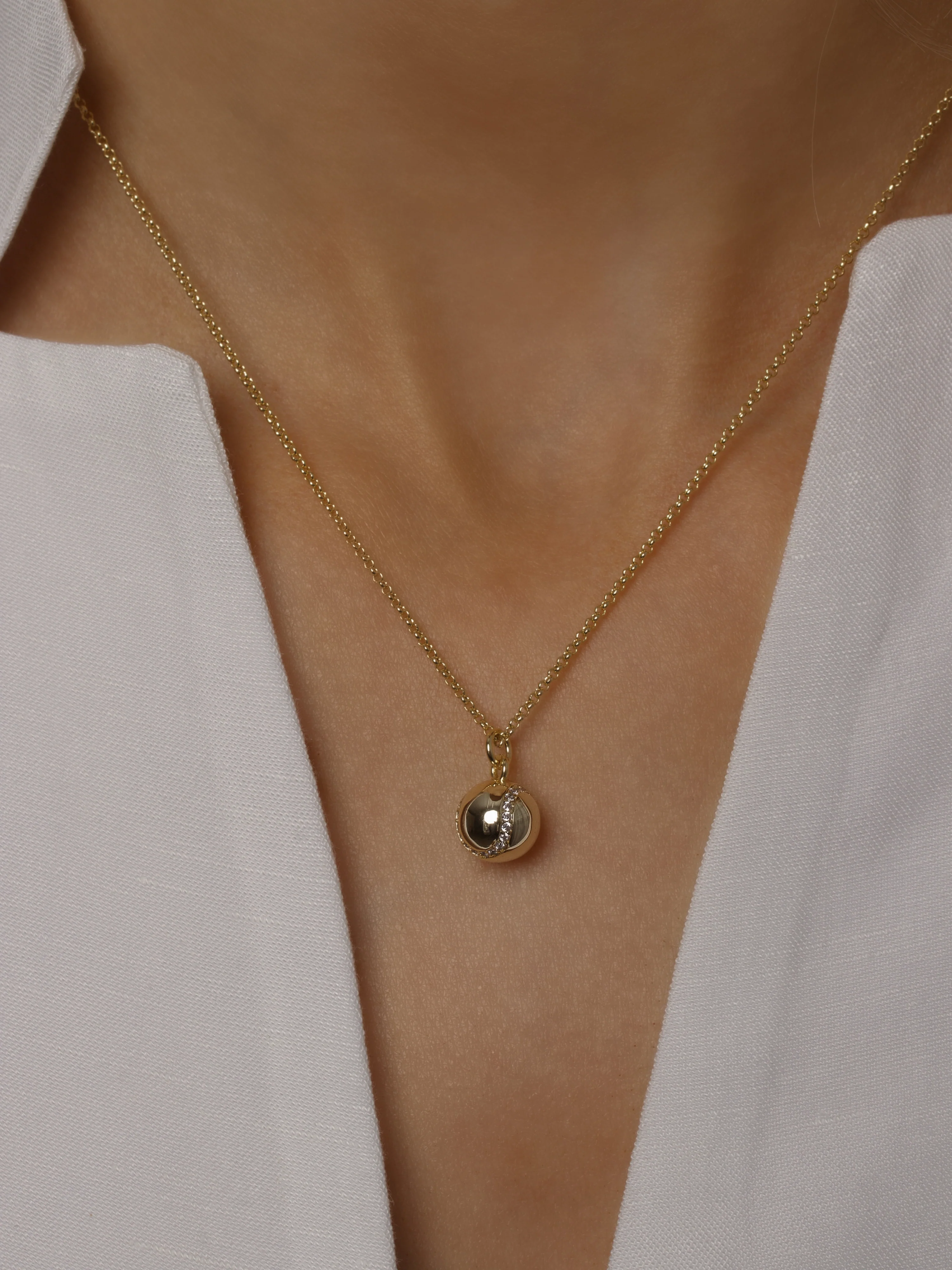 Court Necklace Semi-Pavé