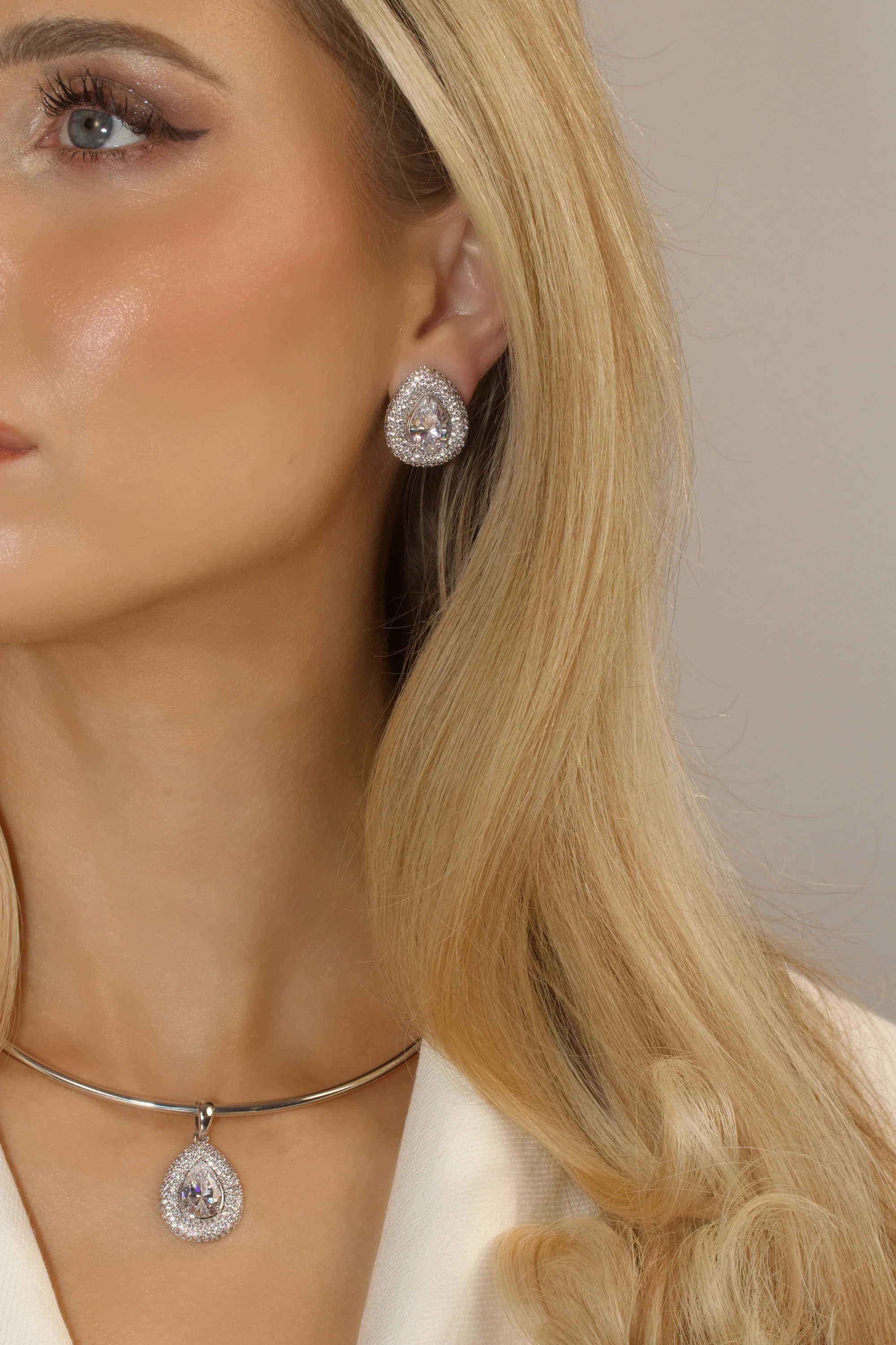 Desirée Pear Charm - Image 3
