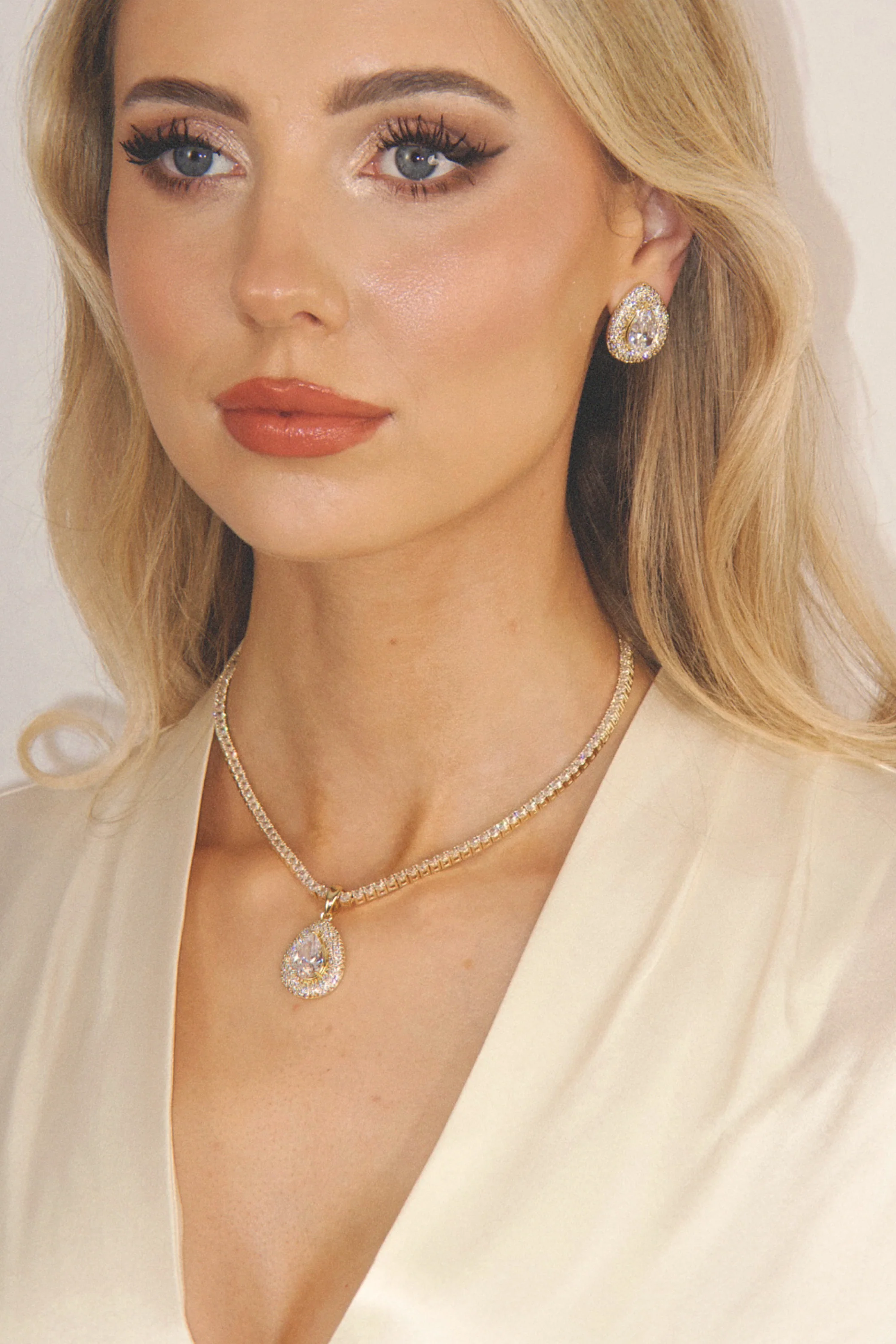 Desirée Pear Earrings - Image 3
