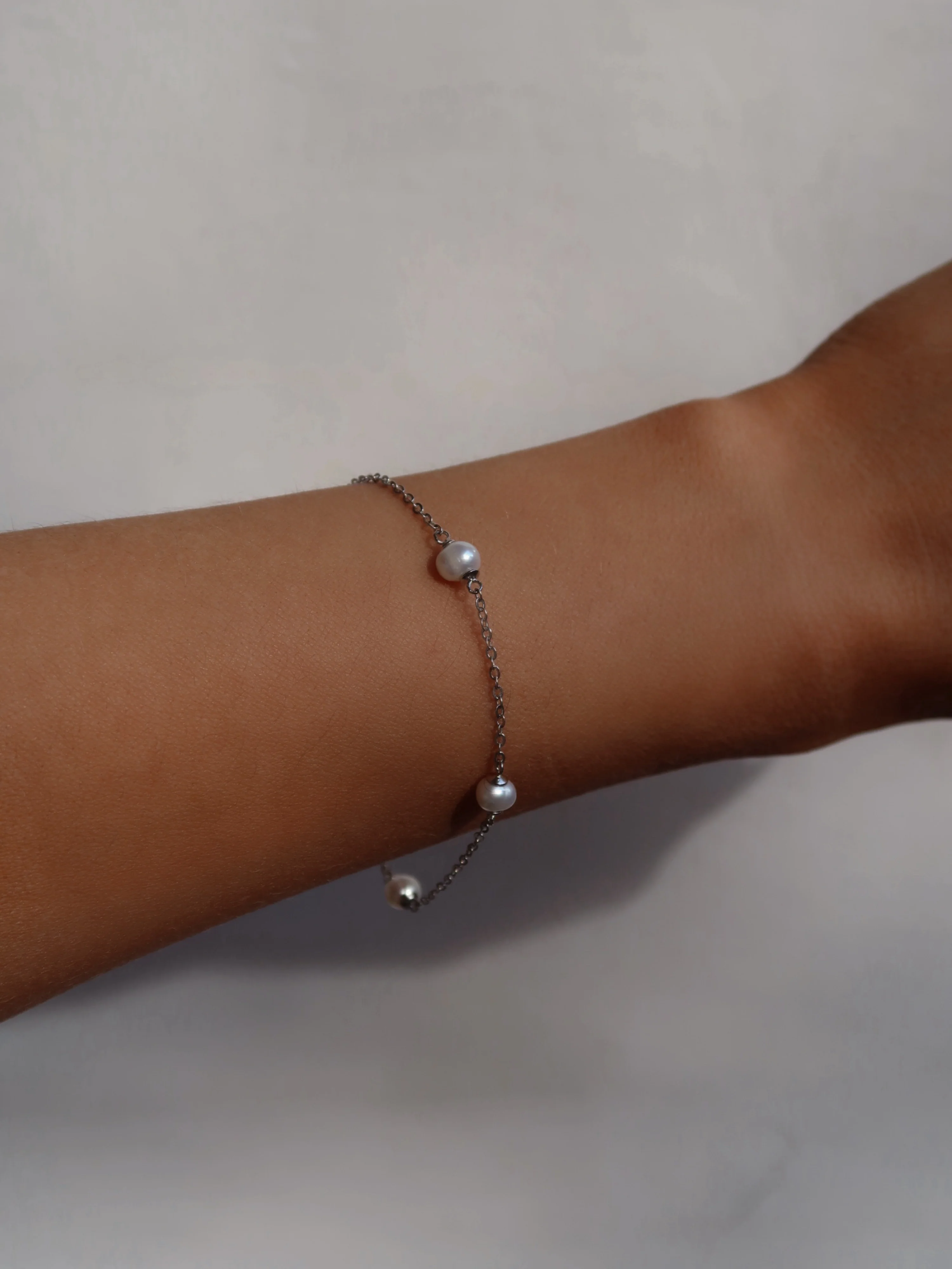 Sophia Mini Freshwater Pearl Bracelet - Image 2